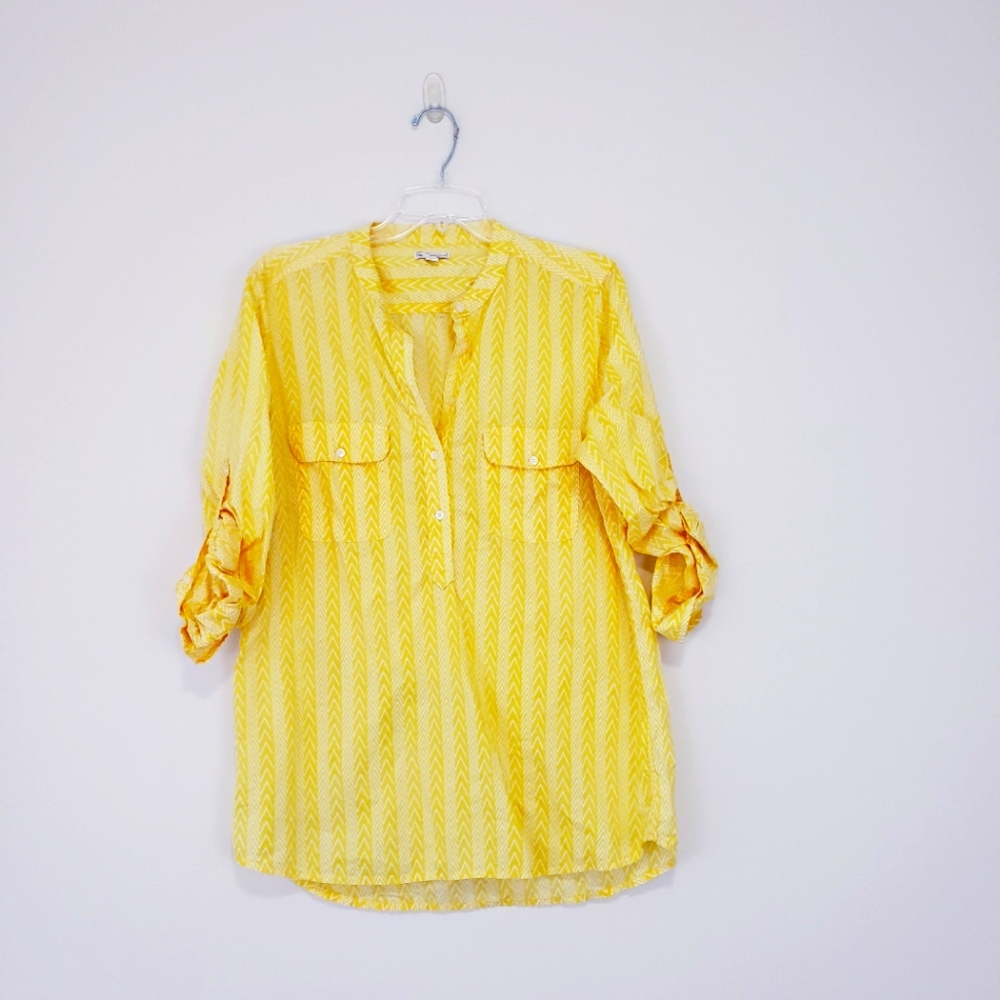GAP Yellow Popover Round Collar Button Up Shirt Size Medium Chevron Print